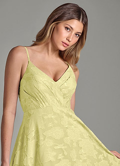 Azazie Amani Robes de demoiselle d'honneur Robe Trapèze en Blumen-Burnout Plissée Sorbet Citron image7