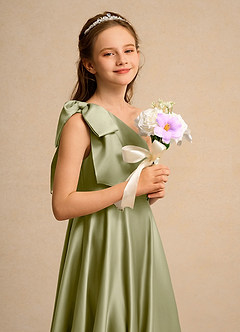 Azazie Guppy Girls Formal vestidos de niña de las flores Vestido de Musgo Verde de Satin Mate de Corte en A con Hombro unilateral image6