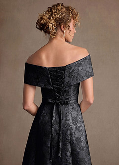Azazie Harriett Vestidos para mãe da noiva Vestido Preto de Jacquard Floral de Linha A com Ombros Caídos image8