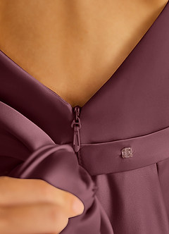 Azazie Pipsy Blumenmädchenkleider A-Linie Schleifen Matte Satin Kleid Sangria image6