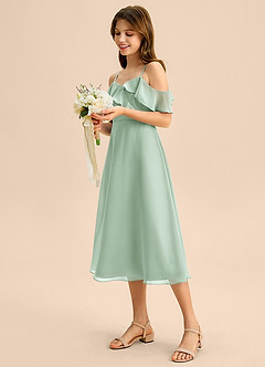 Azazie Kamilla Junior Robe Trapèze en Mousseline de soie Épaule décolletée Agave image3