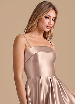 Azazie Lucienne 신부 들러리 드레스 A라인 주름진 메탈릭 새틴 바닥 길이 드레스 image7