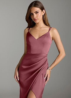 Azazie Leo Vestidos de damas de honor Vestido de Rosa Del Desierto de Satén Elástico de Corte Recto con Plisado image5