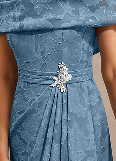 Azazie Branford vestidos de madre de la novia Vestido de Azul Acero de Devorado Floral de Corte En A con Plisado image6