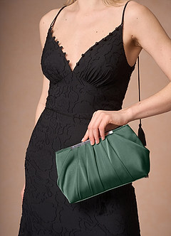 front 매칭 컬러 스트레치 새틴 청키힐 샌들 & 플리츠 클러치 세트