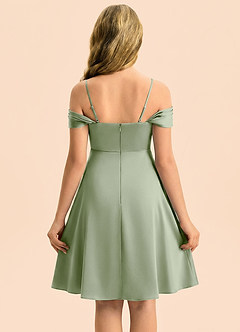 Azazie Anselie Junior Robe Trapèze en Satin extensible Épaules dénudées Vert Sauge image2