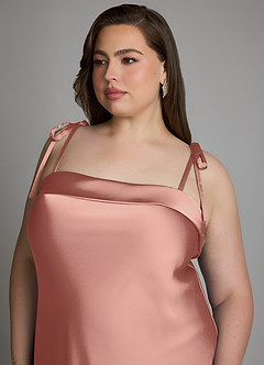 Azazie Ellia Vestidos de damas de honor Vestido Rosetón de Satén Elástico de Corte Recto con Lazo image12