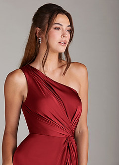 Azazie Brooke Robes de demoiselle d'honneur Robe Trapèze en Satin extensible Une épaule Écarlate image7