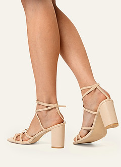 front Tacones con tiras cruzadas en el tobillo