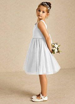Azazie Sarina Robe Demoiselle D'honneur Fillette Robe Trapèze en Tulle Arc Blanc De Diamant image4
