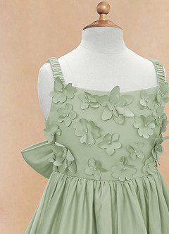 Azazie Midge Blumenmädchenkleider A-Linie Schleifen Matte Satin Kleid Staubiger Salbeigrün image8