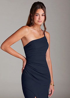 Azazie Eren Robes de demoiselle d'honneur Robe Fourreau en Crêpe Élastique Ue épaule Bleu Marine Foncé image6