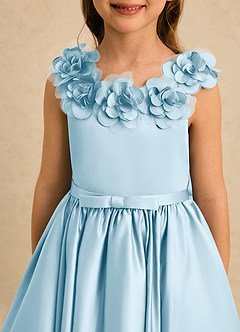 Azazie Eden Robe Demoiselle D'honneur Fillette Robe Princesse en Mat Satiné Plissé Bleu Ciel image5