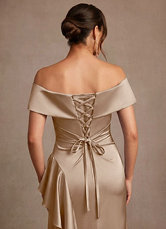 Azazie Kirsty Mère de la mariée Robes Robe Fourreau en Satin extensible Épaule décolletée Taupe image6