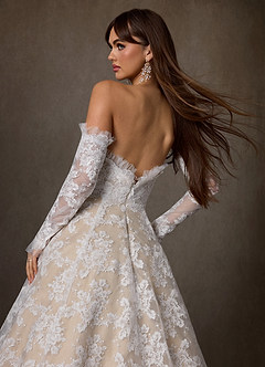 Azazie Hinata 웨딩드레스 볼가운 스트랩리스 레이스 채플 트레인 드레스 image2