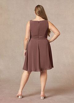 Azazie Shirley Mère de la mariée Robes Robe Trapèze en Mousseline de soie Plissé Scoop Expresso image12