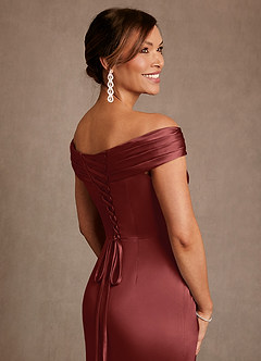Azazie Bedford Mère de la mariée Robes Robe Fourreau en Satin extensible Plissé Terracotta image6