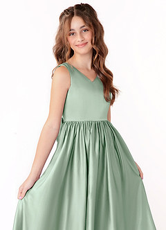 Azazie Hathaway Junior Robe Trapèze en Satin extensible Arc Agave image5