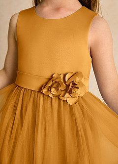 Azazie Miracle Blumenmädchenkleider A-Linie Schleifen Matte Satin Kleid Butterscotch image6