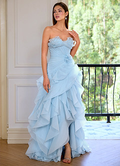 Aurelia Bleu Timide Robe de bal asymétrique à volants, décolleté en cœur et coupe trapèze, ornée de fleurs image7