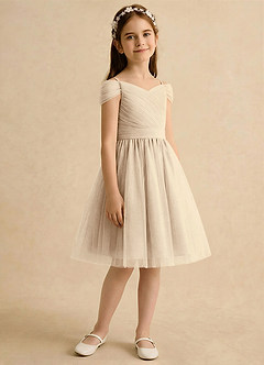 Azazie Lila Girls Formal Robe Demoiselle D'honneur Fillette Robe Trapèze en Tulle Épaule décolletée Champagne image5
