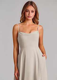 Azazie Elle Robes de demoiselle d'honneur Robe Trapèze en Mousseline de soie Plissée Givre image6