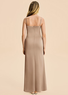 Azazie Rosalia Junior Robe Fourreau en Satin extensible Plissé Taupe image2