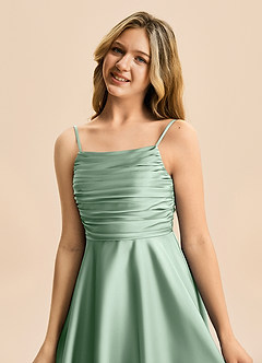 Azazie Miko Junior A라인 주름진 스트레치 새틴 미니 주니어 신부 들러리 드레스 image8