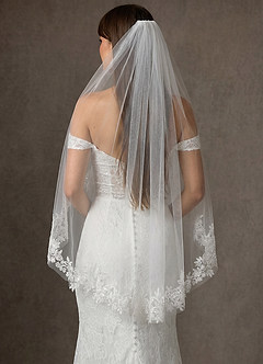 front Grace Floral Lace Fingertip Veil
