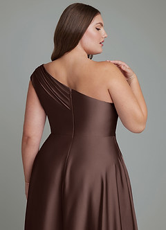 Azazie Melanie Robes de demoiselle d'honneur Robe Trapèze en Satin extensible Épaules dénudées Ganache image13