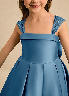 Azazie Genie Robe Demoiselle D'honneur Fillette Robe Princesse en Mat Satiné Épaules dénudées Acier Bleuté image4