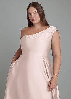 Azazie Melanie Vestidos de damas de honor Vestido Rosa Rubor de Satén Elástico de Línea A con Hombros descubiertos image6