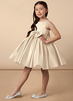 Azazie Bo Peep Robe Demoiselle D'honneur Fillette Robe Trapèze en Mat Satiné Arc Champagne image2