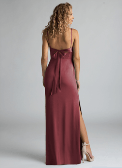 Azazie Mai Vestidos de damas de honor Vestido de Merlot de Satén Elástico de Corte Recto con Plisado image2