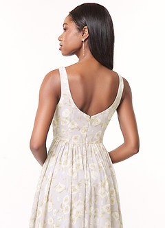 Azazie Keyla Robes de demoiselle d'honneur Robe Trapèze en Mousseline de soie Col V plissé Lilas Dreamy Floral image4