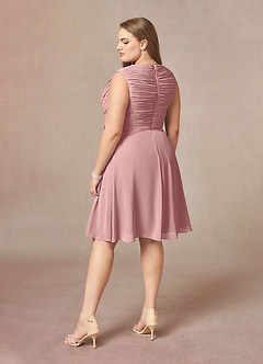 Azazie Theron Mère de la mariée Robes Robe Trapèze en Mousseline de soie Col V plissé Rose Poussiéreuse image9
