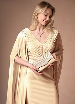 front Farblich passende Clutch aus plissiertem Metallic-Satin