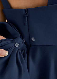 Azazie Honey Bear Blumenmädchenkleider A-Linie Plissee Matte Satin Kleid Dunkelmarine image6