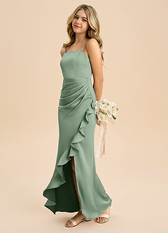 Azazie Buzzy Junior 쉬스 주름진 스트레치 새틴 플로어 길이 주니어 신부 들러리 드레스 image6