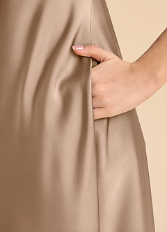 Azazie Sissy Junior Abito A-Line in Raso Elasticizzato a Spalla Scoperta Taupe image7