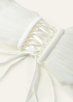 front Bruidstopje van tule met blote schouders