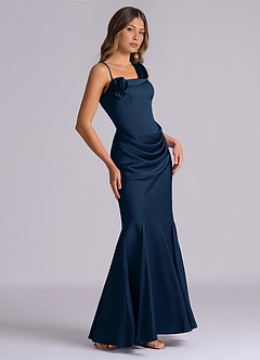 Azazie Inara Robes de demoiselle d'honneur Robe Sirène en Satin extensible Plissée Bleu Marine Foncé image5