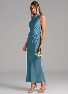 Azazie Evadne Vestidos de damas de honor Vestido de Bermudas de Satén Elástico de Corte Recto con Plisado image1