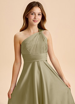 Azazie Charlize Junior Abito A-Line in Raso Elasticizzato Plissettato Verde Muschio image6