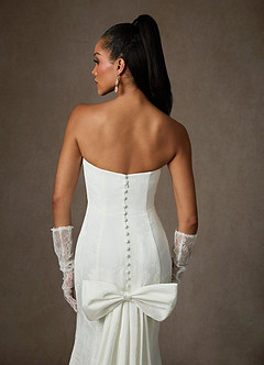 Azazie Shivon Robes de mariée Robe Fourreau en Jacquard Floral Sans bretelles Blanc De Diamant image8