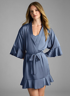 front 2-delige set van satijnen kamerjas en onderjurk met ruches