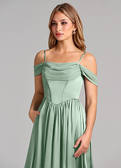 Azazie Raisa Robes de demoiselle d'honneur Robe Trapèze en Satin extensible Épaule décolletée Agave image7