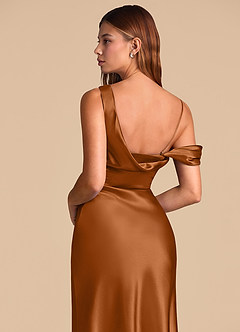 Azazie Madelyn 신부 들러리 드레스 인어 오프 더 숄더 메탈릭 새틴 바닥 길이 드레스 image7