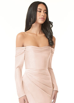 Azazie Hallie Jurken voor bruidsmeisjes Converteerbaar Jurk van Stretch Satijn met Kolom Off-the-shoulder lange mouw Blozend Roze image1