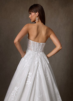 Azazie Elowyn 웨딩드레스 볼가운 스트랩리스 레이스 코트 트레인 드레스 image11